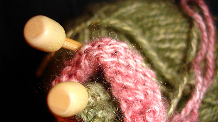 Knitting needles and wool