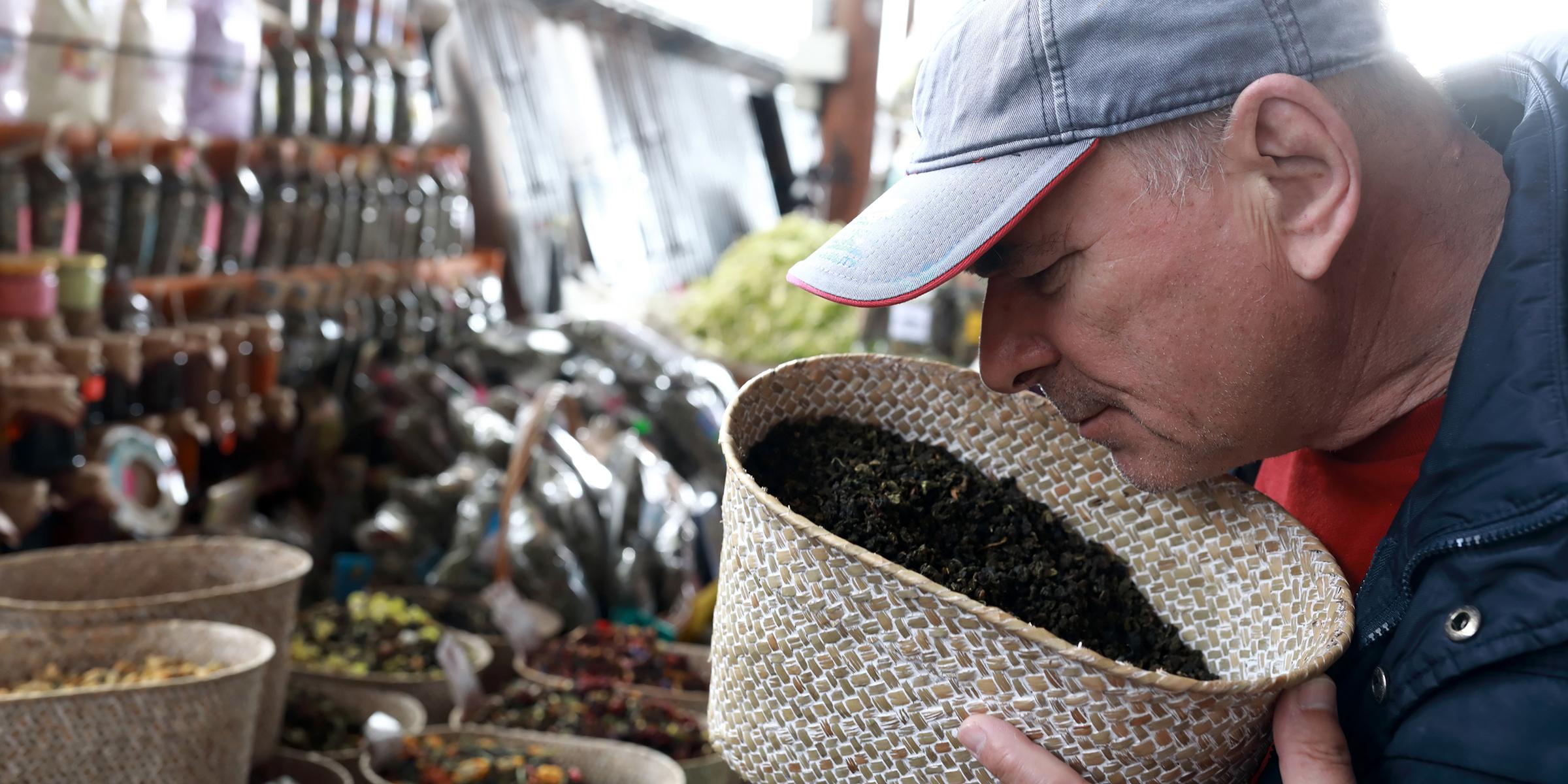 Smelling coffee at a stall