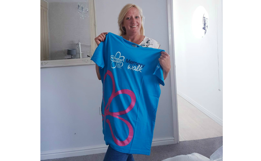 Debbie holding a Memory Walk T-shirt