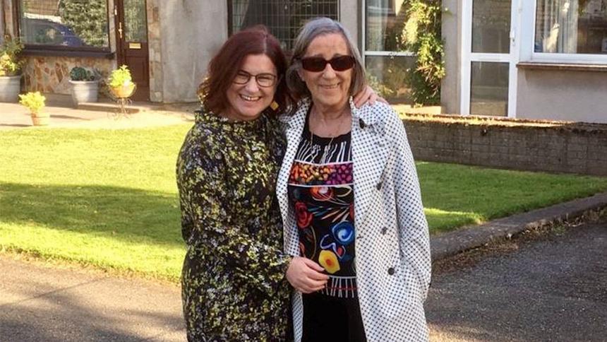 Dara de Burca with her mum
