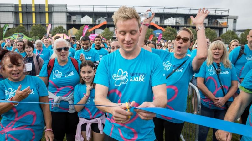 Gareth cutting the ribbon at the Memory Walk starting line